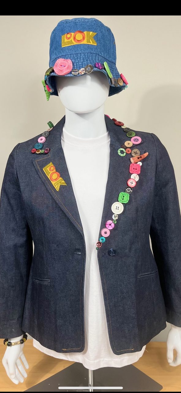 Button-trimmed denim blazer